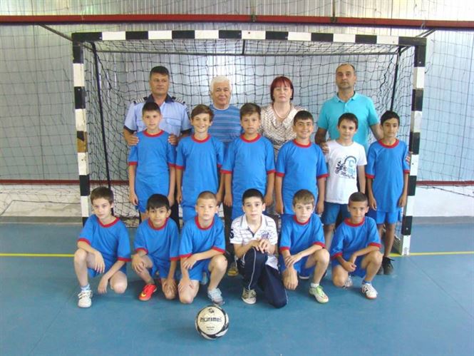 Politistii in competitii sportive cu elevii