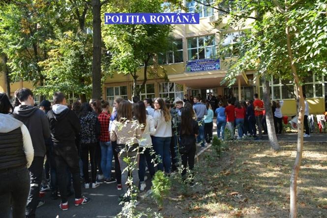 STOP CYBERBULLYING-ULUI! Mesajul adresat colegilor, de elevii Liceului Teoretic „Panait Cerna” Brăila