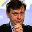 Antonescu n-are scaun. Sa-l ajute cineva, cu un bulin