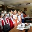 Primarul Aurel Aimionescu a fost colindat de un grup de rusi lipoveni Primarul Aurel Aimionescu a fost colindat de un grup de rusi lipoveni