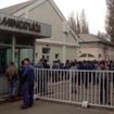 Angajatii Laminorul picheteaza maine sediul societatii intre orele 10.00-12.00 Angajatii Laminorul picheteaza maine sediul societatii intre orele 10.00-12:00