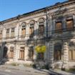 Cladirea Consulatului Italian sta sa cada iar autoritatile locale nu pot face nimic  