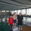 Cristian Draghita alaturi de doi dintre sportivii pregatiti de el