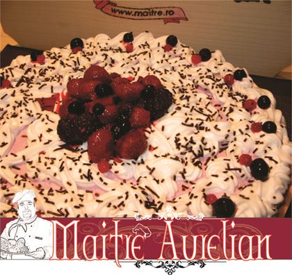 Tort de fructe de padure