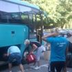 Fetele isi aranjeaza bagajele