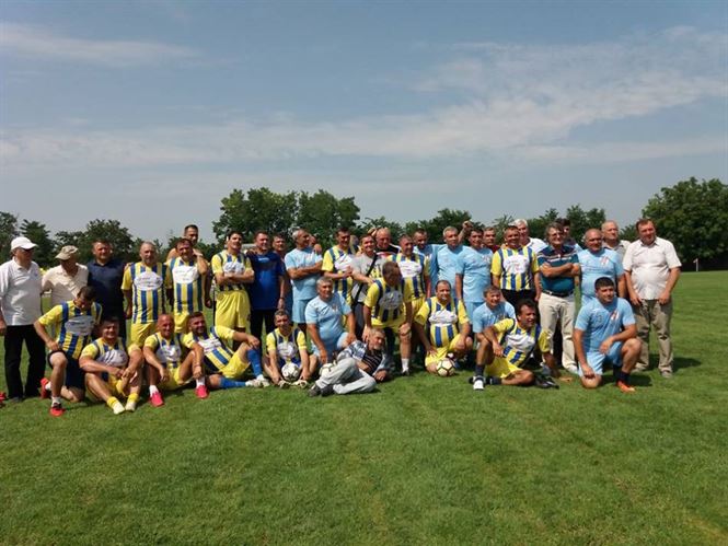 Galerie foto: Stefan Vrabioru comemorat de fostii colegi la 18 ani de la decesul pe terenuld e fotbal
