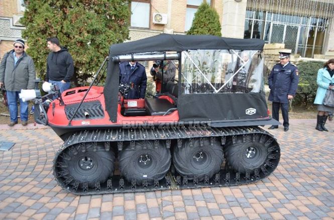 Ieri au fost dotati cu o autosenilata de teren si amfibiu ARGO 8X8