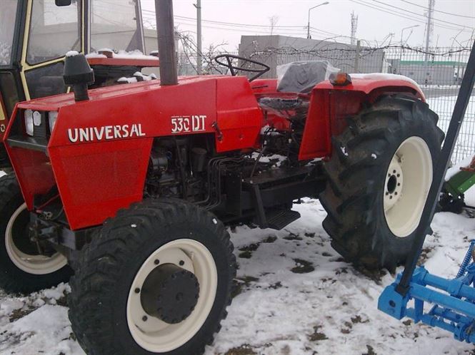 A cazut peste el tractorul pe care-l repara