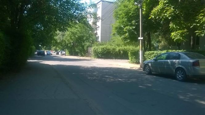 A furat doua autovehicule si le-a abandonat pe strada Milcov