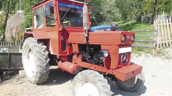 A intrat cu tractorul in gardul unui consatean