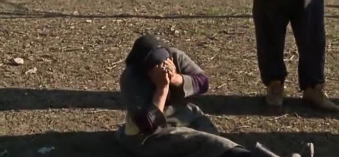 A jefuit-o pe batrana pe care o ajuta in gospodarie