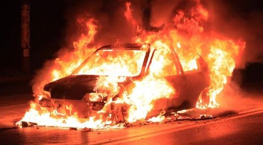 A luat foc dupa ce s-a rasturnat cu masina incercand sa evite o vulpe