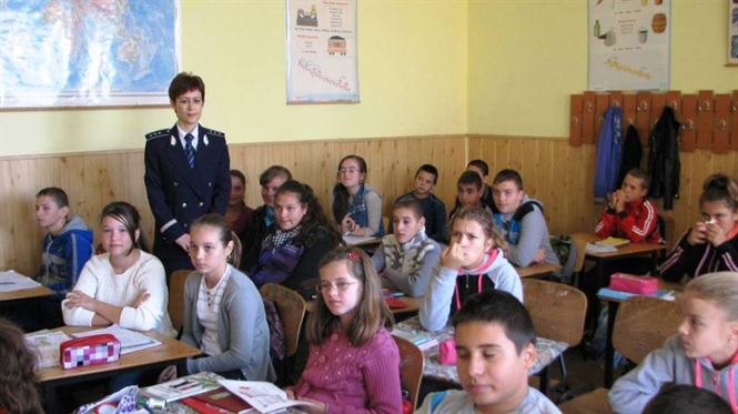 Actiuni ale politistilor in scoli