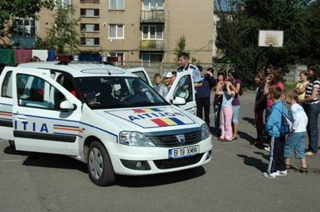 Actiuni ale politistilor in scoli