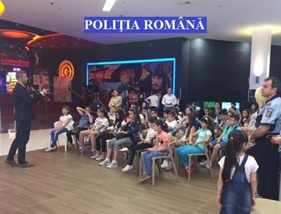 Politistii braileni alaturi de copii de ziua lor