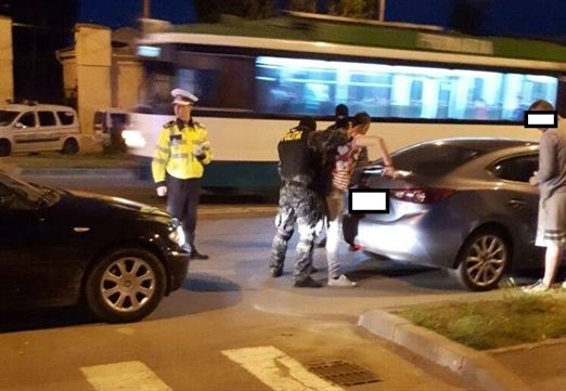 Aproape 100 de persoane legitimate si peste 100 de autoturisme verificate de politisti