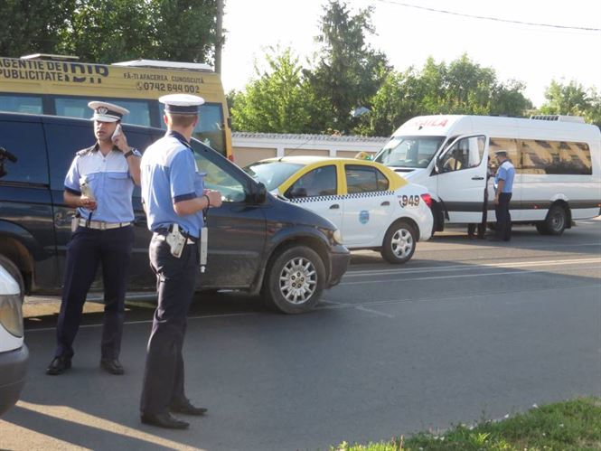 Aproape 300 de autovehicule oprite in trafic de politisti