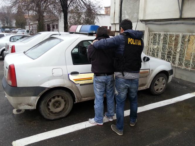 Arestati dupa comiterea a doua spargeri in cartierul Radu Negru