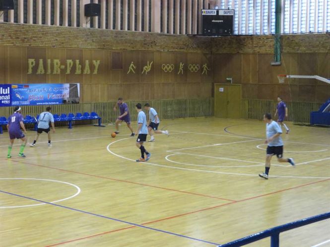 Astazi incepe Turneul firmelor la fotbal in sala