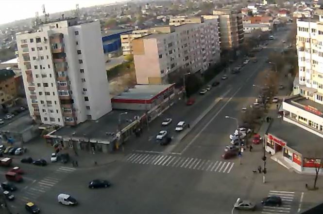Biciclist accidentat de un Logan in mijlocul intersectiei