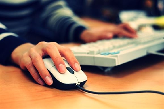 MEN sprijina financiar elevii si studentii pentru a-si cumpara un calculator