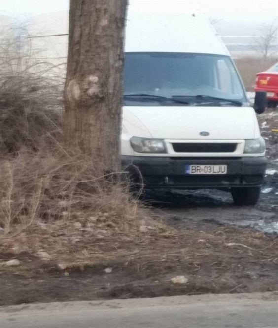 Cand unii arunca gunoaiele la colt de strada