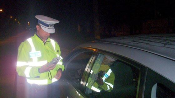 Cercetat pentru ca, baut fiind, nu a oprit la semnalul politistilor