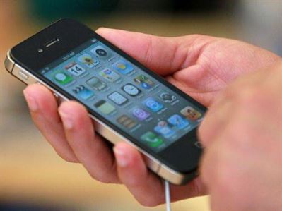 Cercetat pentru insusirea pe nedrept a unui telefon mobil