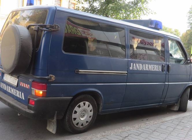 Conflict intre doua colege de serviciu aplanat de jandarmi