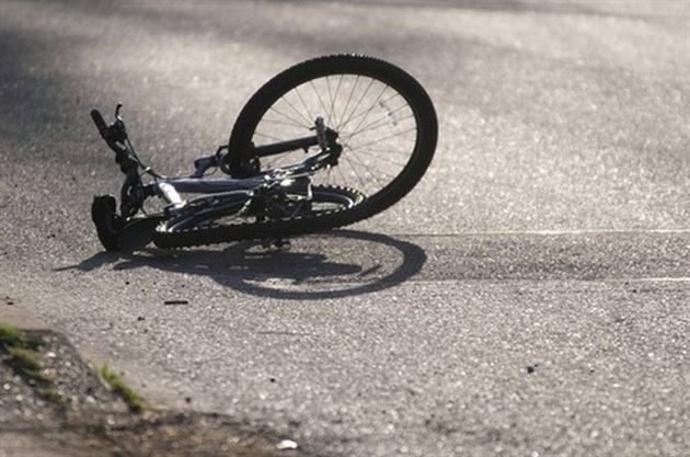 Copil de 11 ani accidentat in satul Plopu in timp ce mergea cu bicicleta