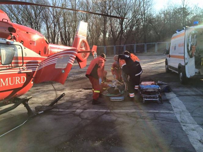 Copil de 11 ani transportat cu elicopterul SMURD la Bucuresti dupa ce a cazut de pe cal