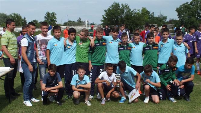 Grupele 2003 si 2004 de la Academia Stars joaca in semifinale la Brasov