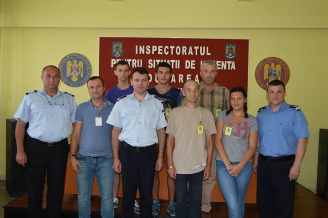 Sase voluntari s-au alaturat pompierilor de la ISU Braila