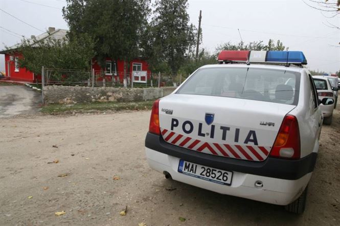 Depistat fara permis la volanul unui tractor cu remorca neinmatriculata