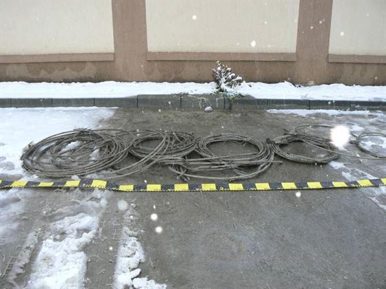 Depistat si cercetat pentru distrugerea unor cabluri