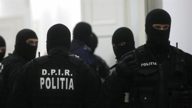 Descinderi ale politistilor la ansamblul de locuinte de la km. 10