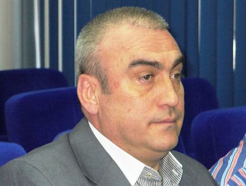 Cu stanga nici cruce nu poti sa-ti faci, dar sa conduci o tara!