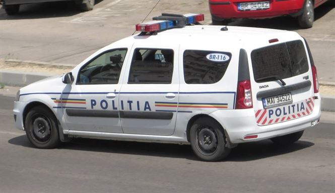 Doi minori, aflati cu un moped, accidentati pe strada Scolilor