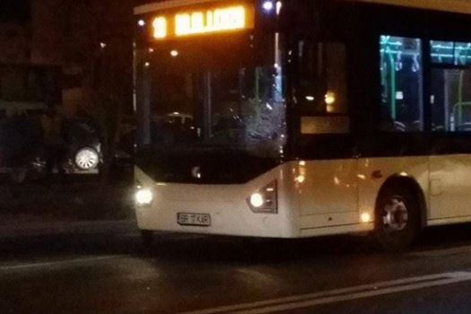 Doi tineri de 16 ani loviti de un autobuz pe trecerea de pietoni