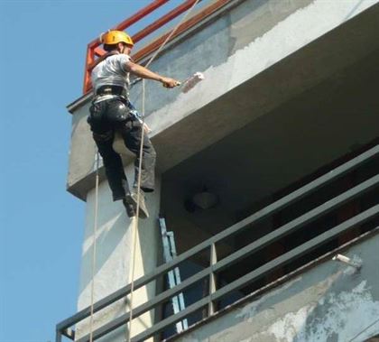 Dosar penal pentru furt din locuinta la fatada careia lucra