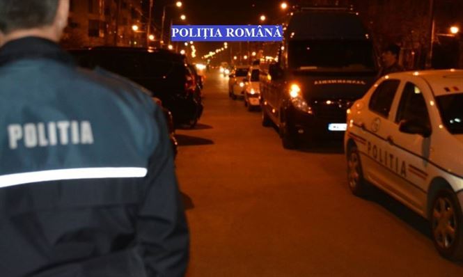 Echipe de politisti si de jandarmi au actionat pentru prevenirea comiterii faptelor cu violenta si a producerii accidentelor rutiere