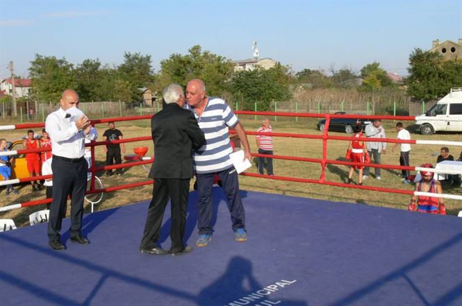 Costica Dafinoiu a primit titlul de cetatean de onoare al comunei Viziru