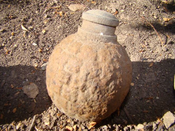 Grenada neexplodata gasita in cimitir