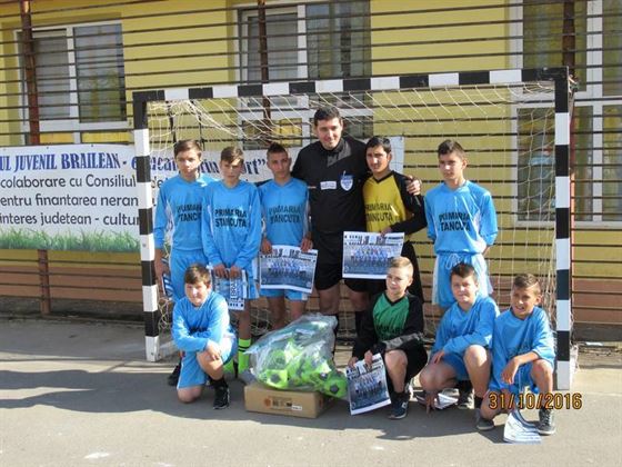 Caravanei Fotbalului Brailean a poposit la scoala Nedelcu Chercea si la cea din comuna Stancuta