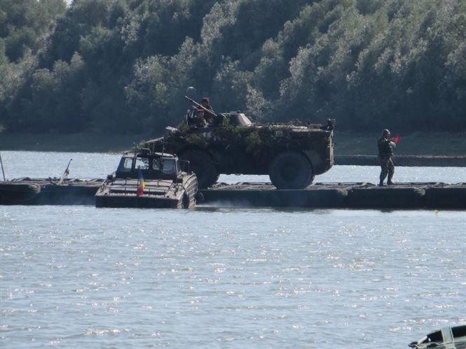 Aplicatie militara de amploare in poligonul Varsatura