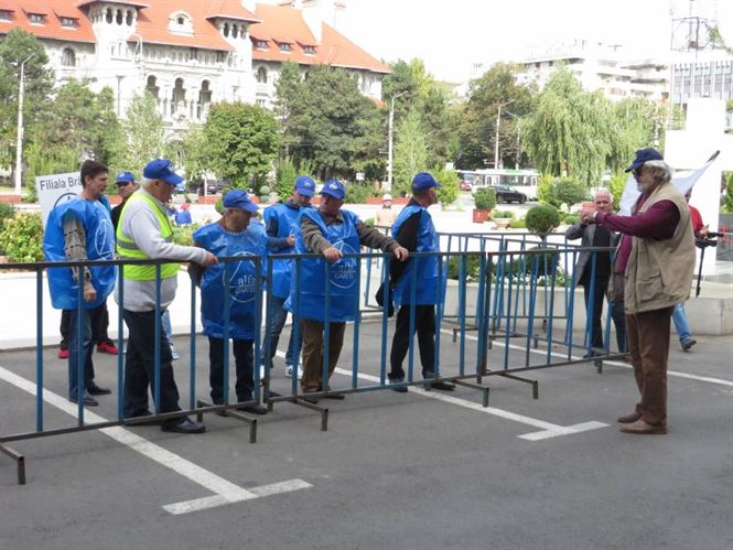 Video: Sindicalistii de la Cartel Alfa au pichetat azi Prefectura Braila