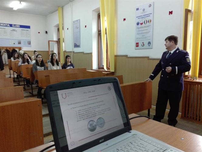 ACITIVITĂŢI ÎN CADRUL PROIECTULUI “CUNOAŞTE ŞI PROTEJEAZĂ PATRIMONIUL CULTURAL NAŢIONAL!”