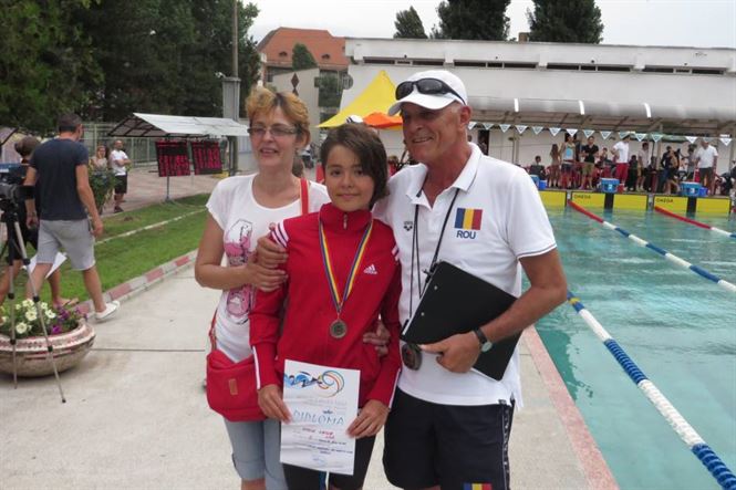 Enciu Daria impreuna cu mama ei si antrenorul Ion Ionescu