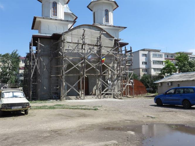 Si-a dat foc si a cazut de pe Biserica Sf. Andrei din Radu Negru
