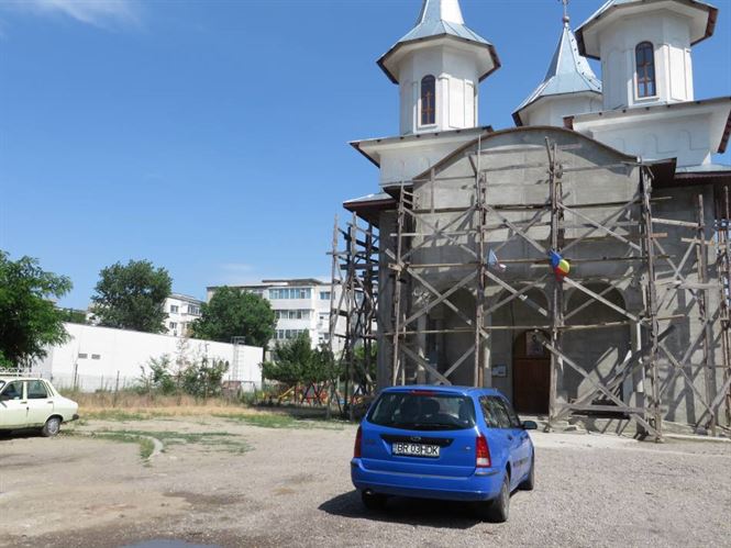 Si-a dat foc si a cazut de pe Biserica Sf. Andrei din Radu Negru